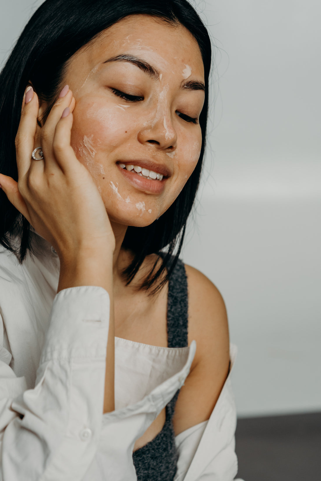Physical vs Chemical Exfoliation: What’s Best For My Skin Type?